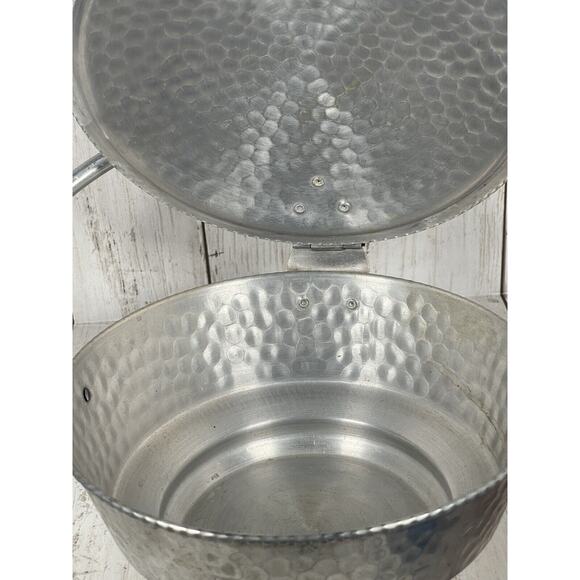 Mid Century Hammered Aluminum Hinged Basket - Made in Italy - Picture 5 of 5